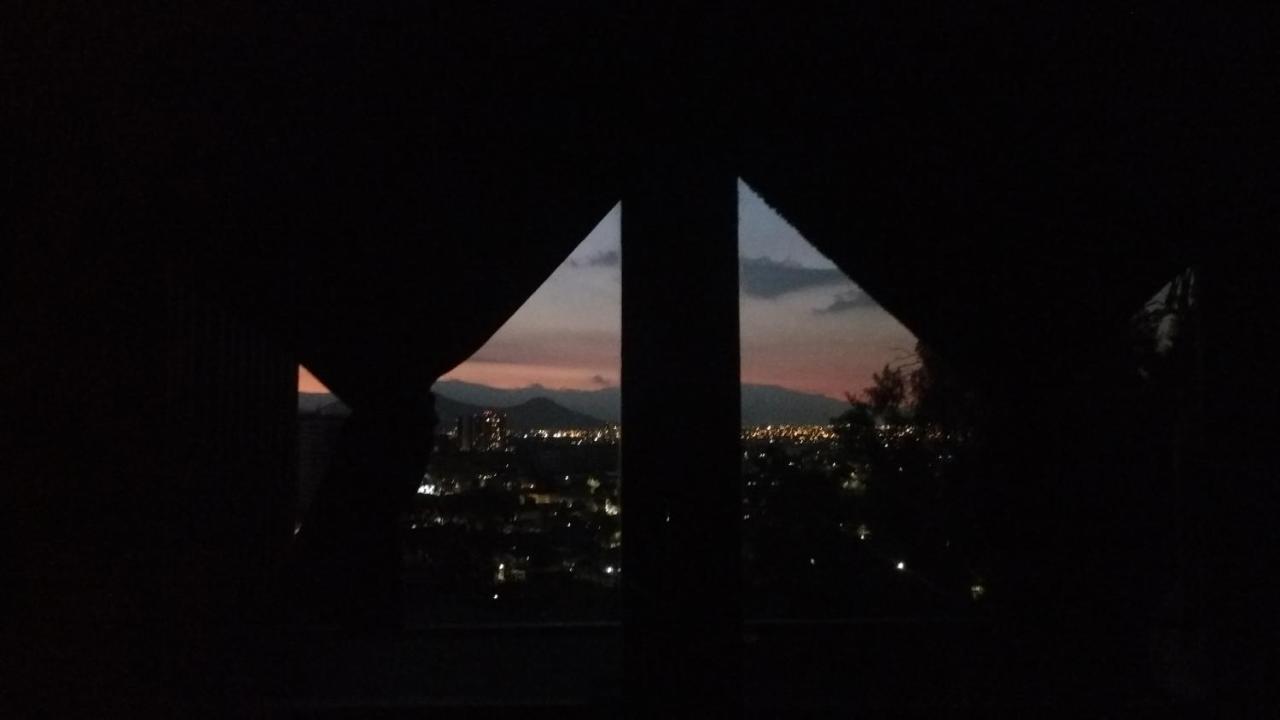 Nuevovalpo Hillside Homestay サンティアゴ エクステリア 写真